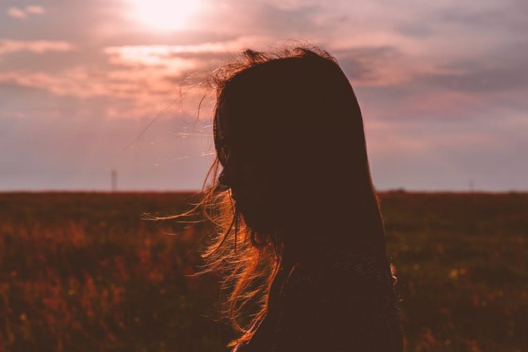 Amarte y morir o vivir sin ti.